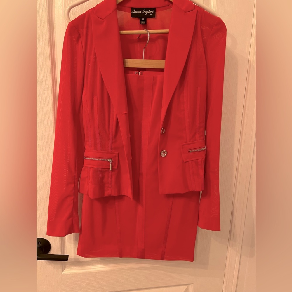 Skirt suit